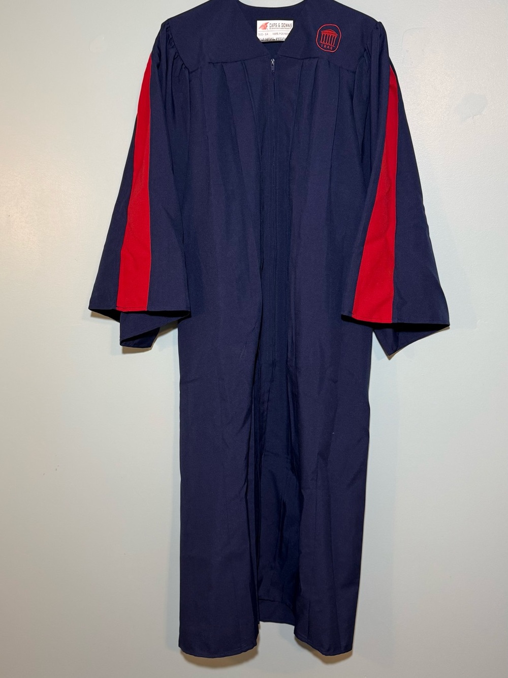 U of M / Ole Miss Navy Graduation Gown with Red Sleeve Panels & Cap
